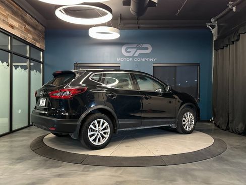 Used 2021 Nissan Rogue Sport S image 3