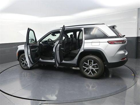 New 2025 Jeep Grand Cherokee Limited image 29