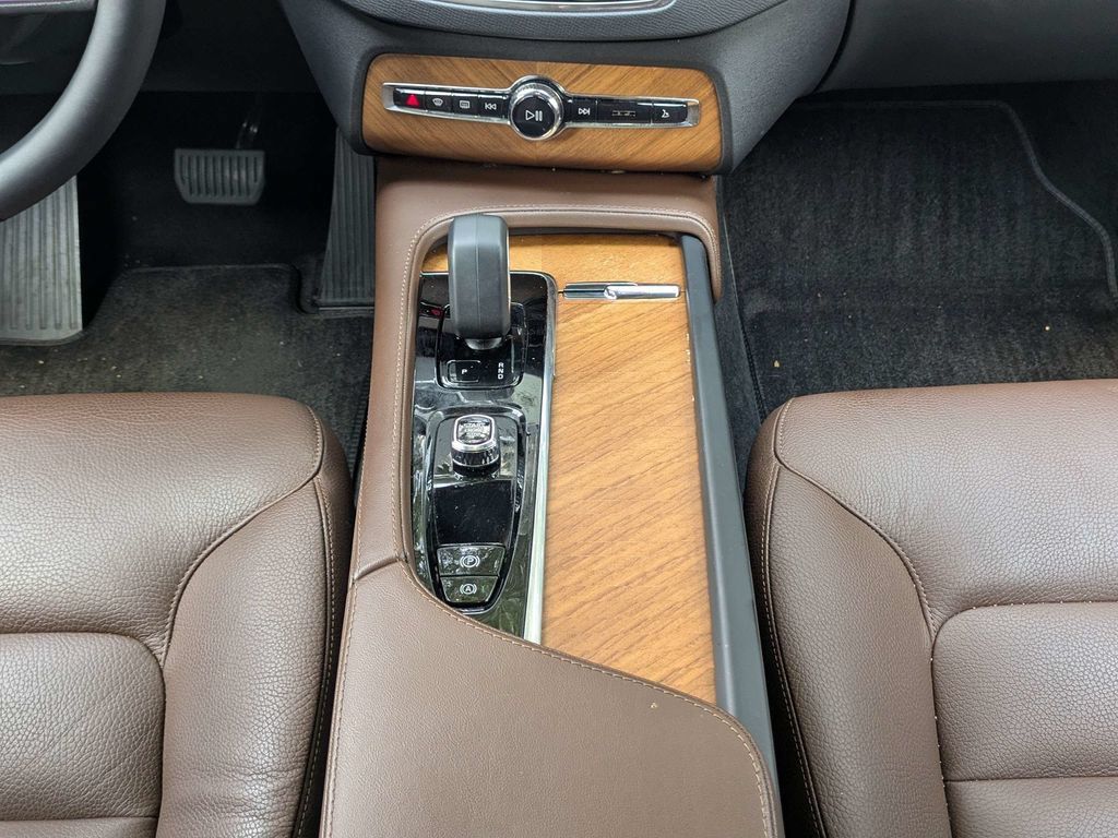 Certified 2023 Volvo XC90 B5 Plus w/ Protection Package Premier AWD/4WD image 19
