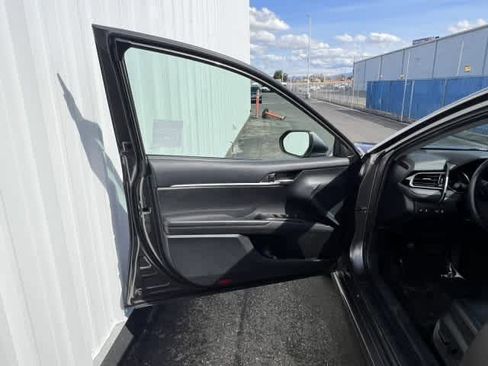 Used 2023 Toyota Camry SE image 13