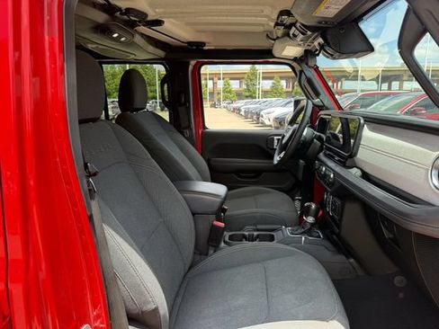 Used 2024 Jeep Wrangler Unlimited Sahara AWD/4WD image 28
