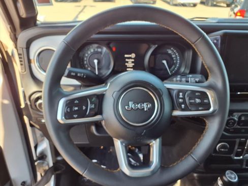 Used 2024 Jeep Wrangler Unlimited Sahara image 10