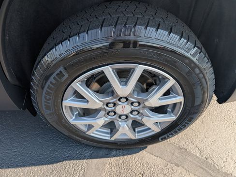 Used 2020 GMC Acadia SLT image 9