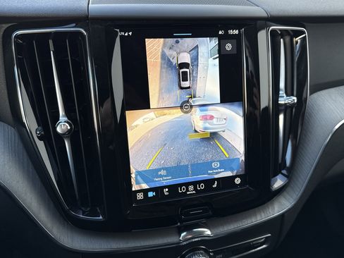 Used 2025 Volvo XC60 B5 Plus image 13