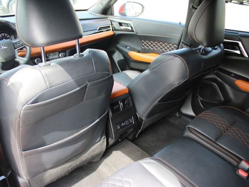 Used 2024 Mitsubishi Outlander SEL AWD/4WD image 27