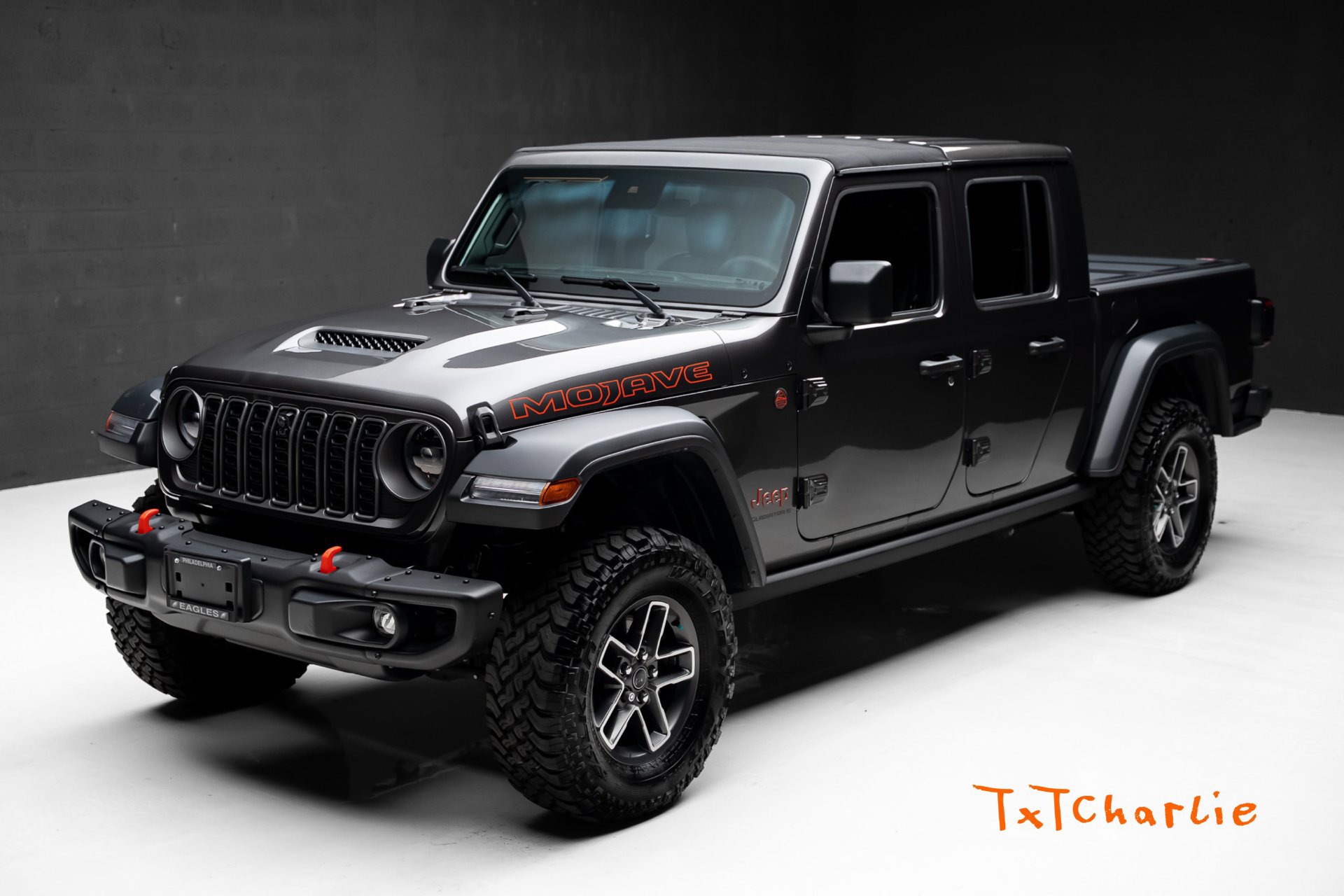 Used 2025 Jeep Gladiator Mojave w/ Steel Bumper Group AWD/4WD image 1