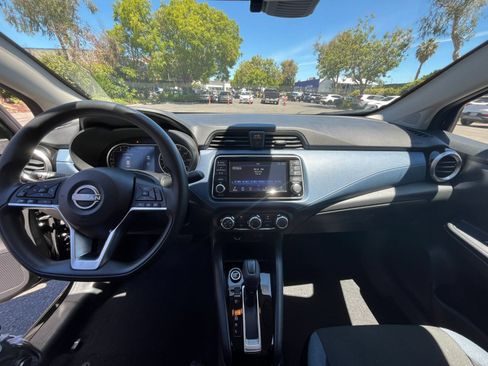 Used 2025 Nissan Versa SV FWD image 31