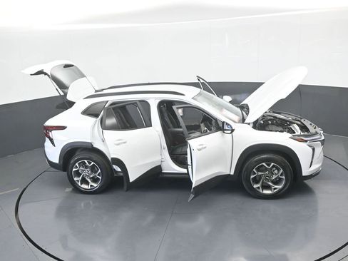 Used 2025 Chevrolet Trax LT w/ LT Convenience Package image 70