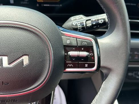 Used 2026 Kia Carnival FWD image 24