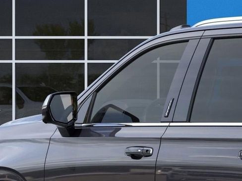 New 2025 Chevrolet Suburban Premier image 25