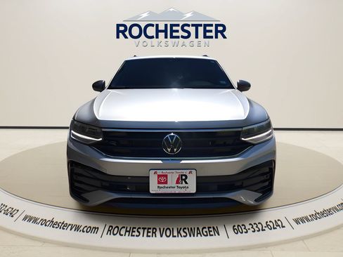 Used 2024 Volkswagen Tiguan SE R-Line AWD/4WD image 2