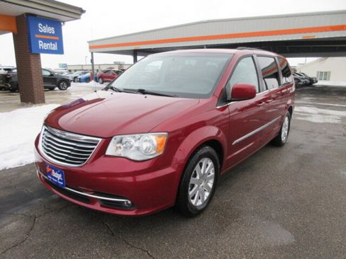 Used 2016 Chrysler Town & Country Touring image 40