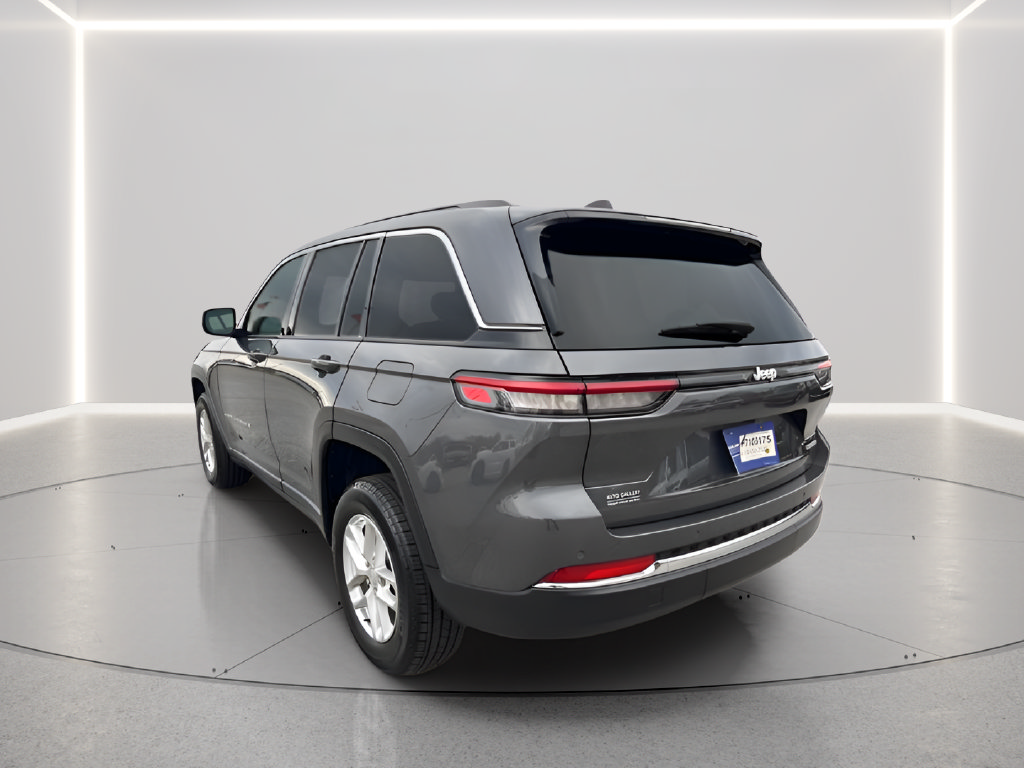 Used 2025 Jeep Grand Cherokee Laredo X RWD image 7