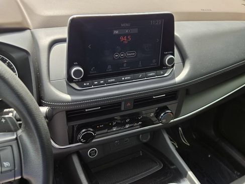 Used 2023 Nissan Rogue S FWD image 18