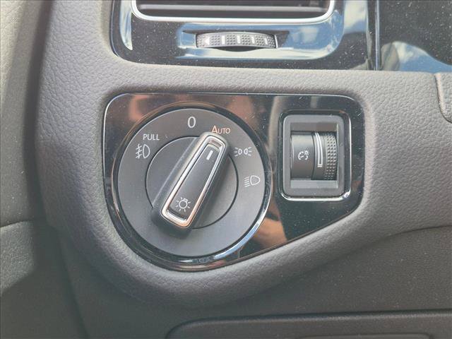 Used 2018 Volkswagen Golf 4-Door FWD image 11