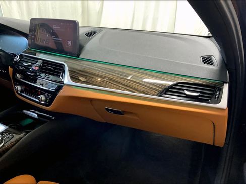 Certified 2023 BMW 530i xDrive w/ Premium Package image 18