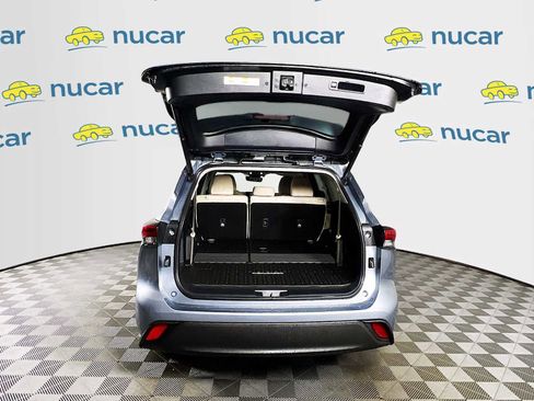 Used 2021 Toyota Highlander XLE image 27