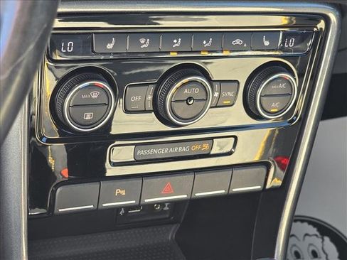 Used 2018 Volkswagen Beetle 2.0T Dune image 18