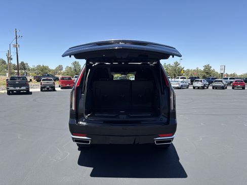 Used 2021 Cadillac Escalade Premium Luxury AWD/4WD image 8