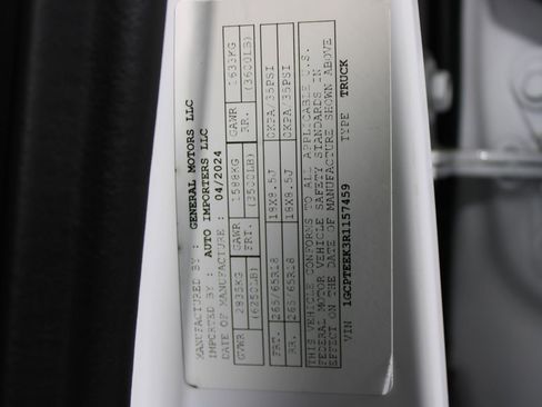 Used 2024 Chevrolet Colorado Trail Boss w/ Technology Package image 49