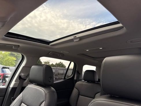 Used 2021 GMC Acadia SLT w/ Elevation Edition AWD/4WD image 17