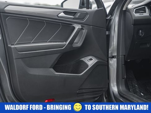 Used 2022 Volkswagen Tiguan SE image 43