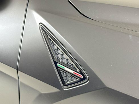 Used 2022 Lamborghini Urus AWD/4WD image 38