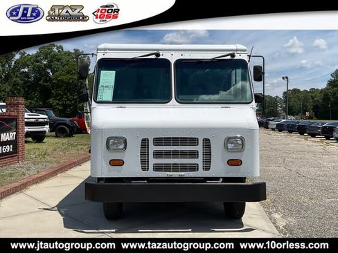 Used 2017 Ford E-350 and Econoline 350 Super Duty w/ A/C Prep Package RWD image 2