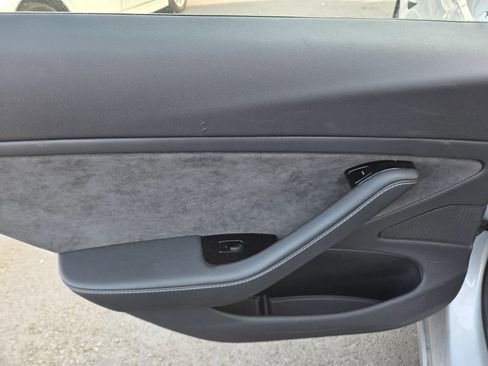 Used 2018 Tesla Model 3 image 9