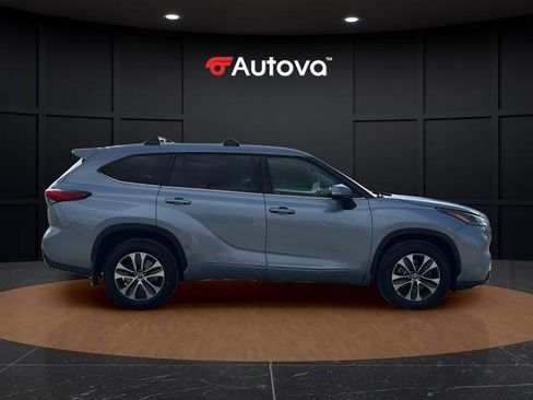 Used 2022 Toyota Highlander XLE image 6