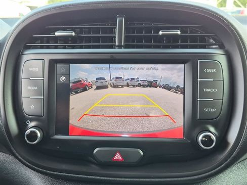 Used 2023 Kia Soul LX w/ LX Technology Package FWD image 24