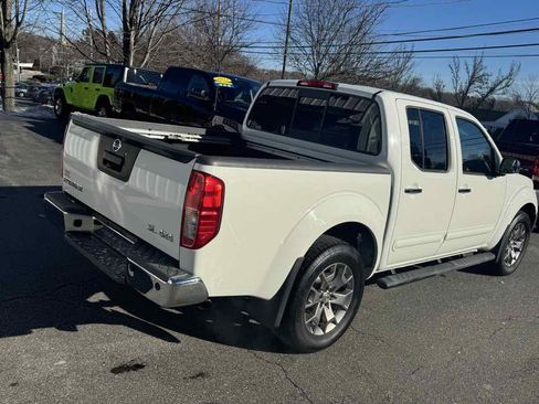 Used 2015 Nissan Frontier SL w/ Moonroof Package image 3