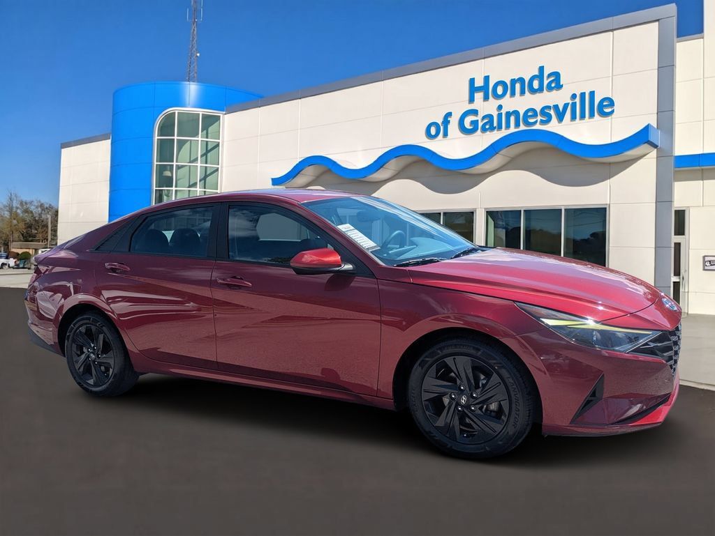 Used 2023 Hyundai Elantra SEL w/ Cargo Package FWD image 1