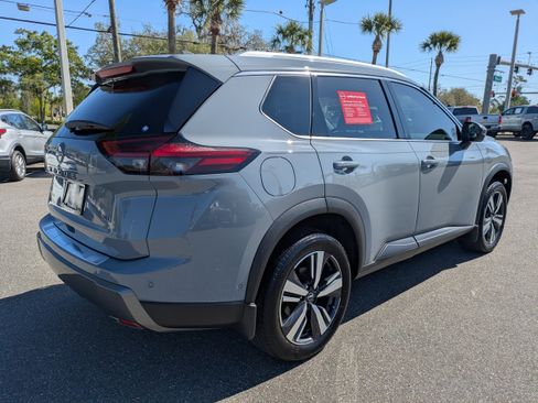 Certified 2024 Nissan Rogue SL w/ SL Premium Package FWD image 4