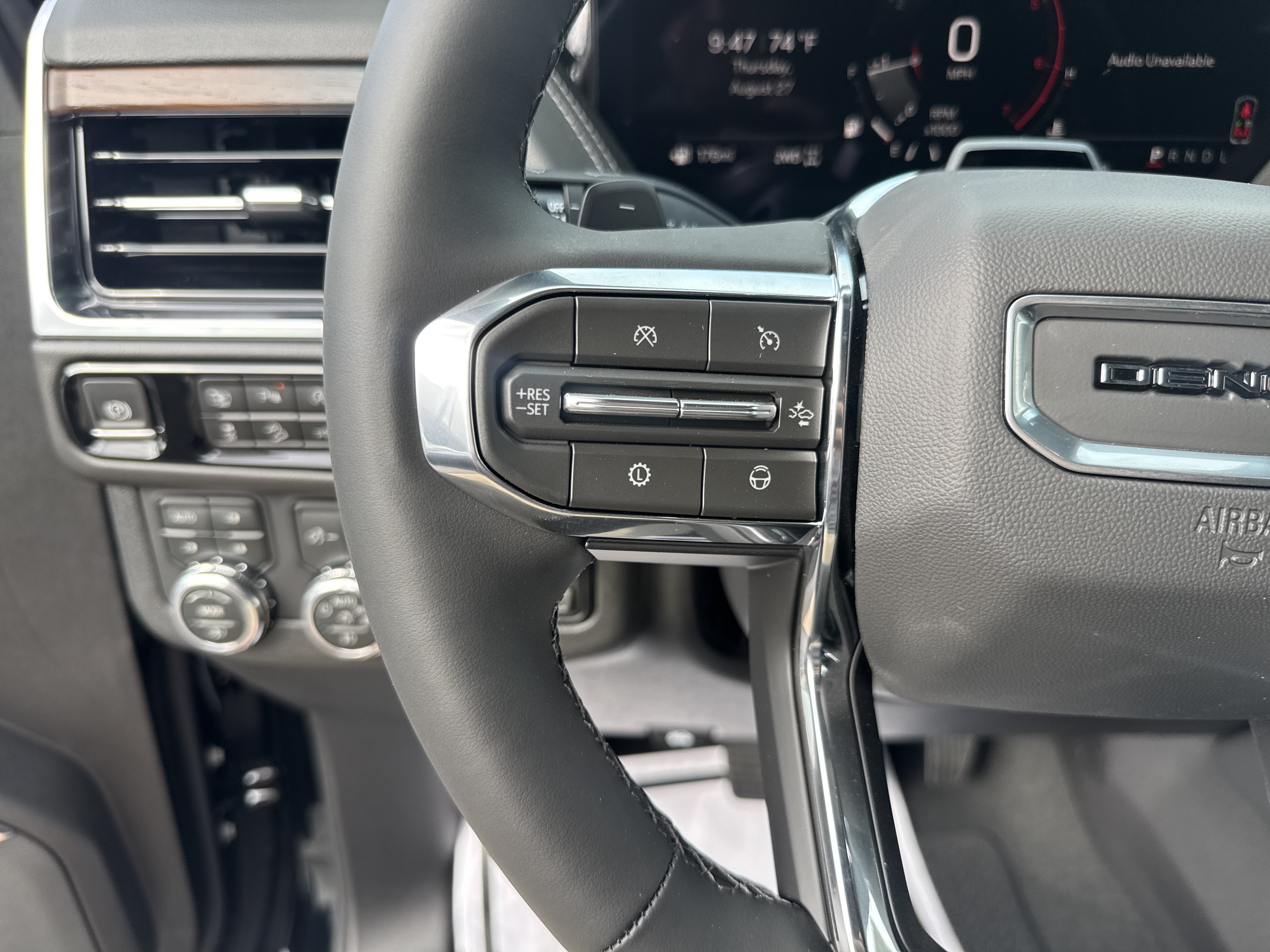 New 2026 GMC Yukon Denali w/ Denali Reserve Package AWD/4WD image 19