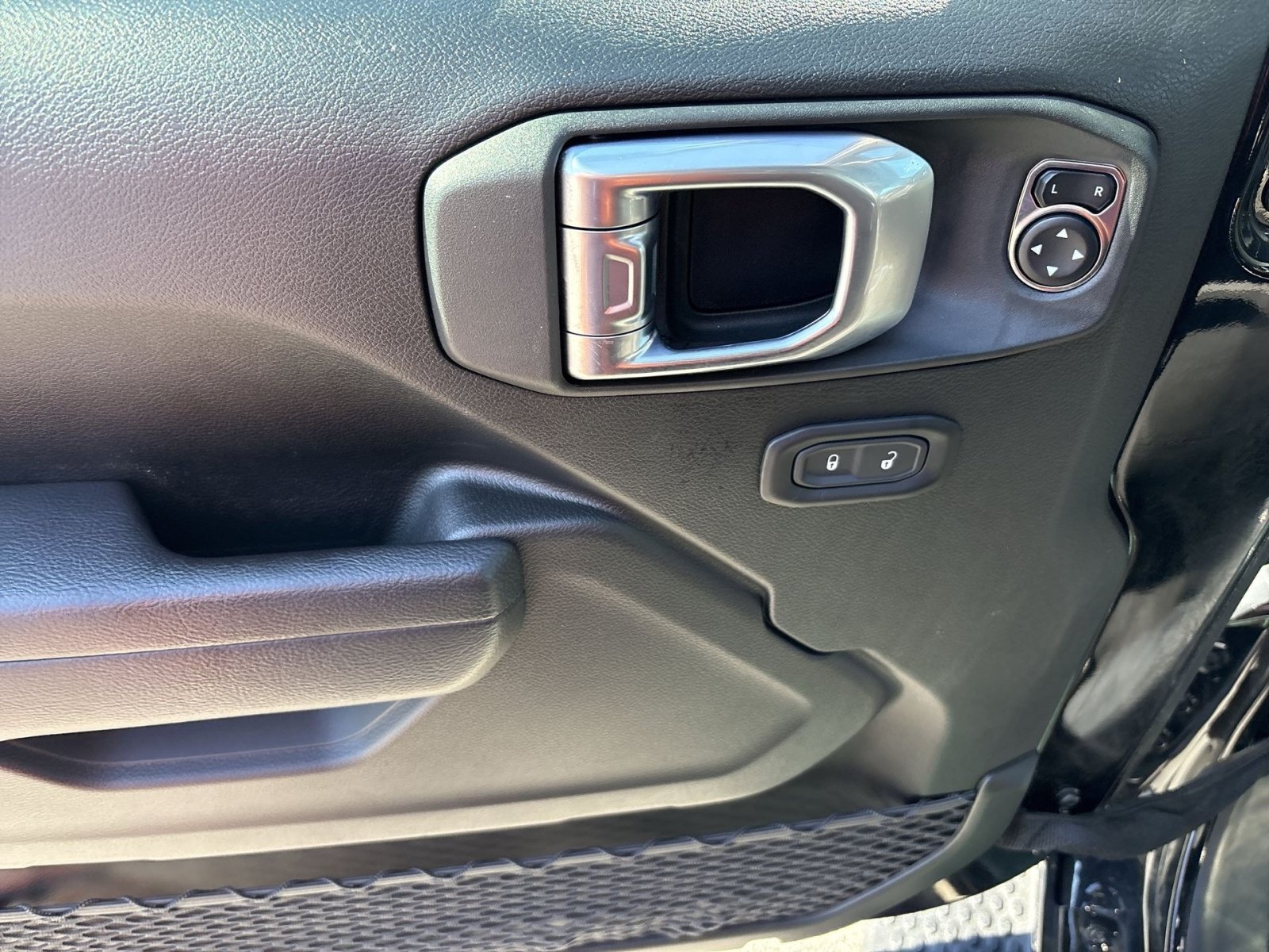 Used 2023 Jeep Wrangler Unlimited Sport AWD/4WD image 14