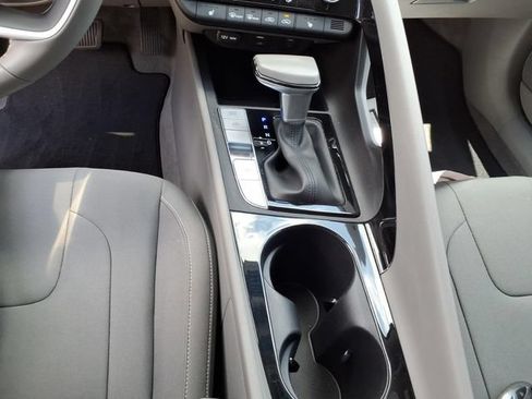 Certified 2025 Hyundai Elantra SEL FWD image 16