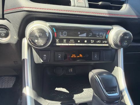 Used 2025 Toyota RAV4 SE AWD/4WD image 17