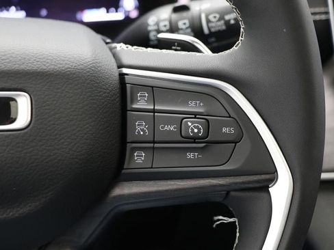 Used 2023 Jeep Grand Cherokee L Limited w/ Luxury Tech Group II image 22