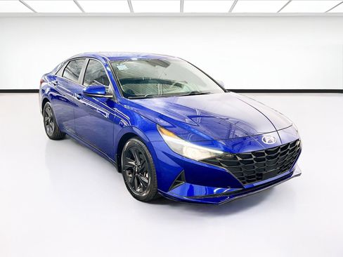 Used 2022 Hyundai Elantra SEL w/ Convenience Package FWD image 3