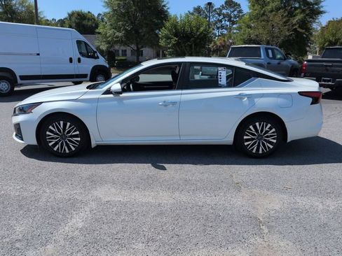 Used 2023 Nissan Altima 2.5 SV w/ SV Premium Package FWD image 6