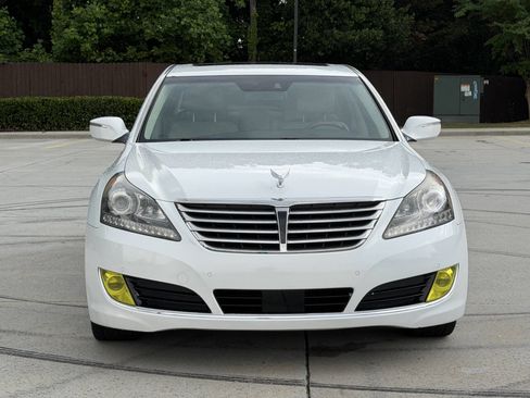 Used 2014 Hyundai Equus Signature RWD image 2