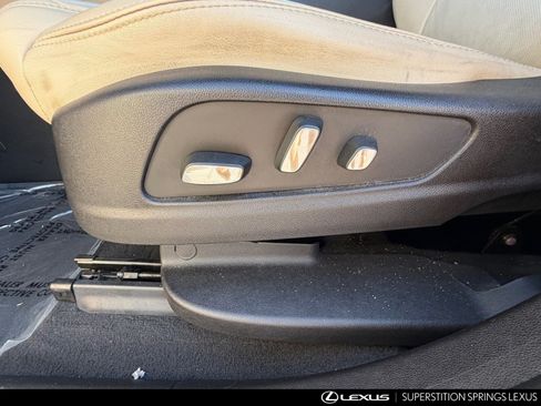 Used 2018 Cadillac XT5 Luxury w/ Driver Awareness Package image 17