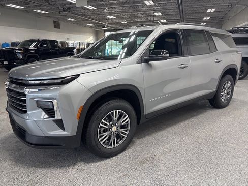 New 2026 Chevrolet Traverse LT image 3