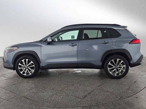 Used 2024 Toyota Corolla Cross XLE w/ Convenience Package image 12