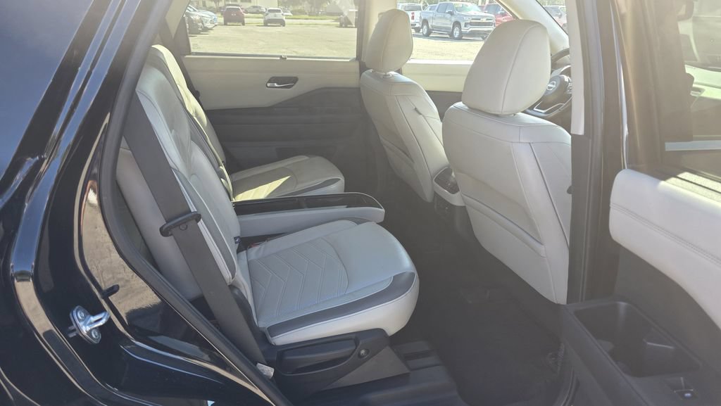 Used 2022 Nissan Pathfinder Platinum w/ Lighting Package (N92) AWD/4WD image 7