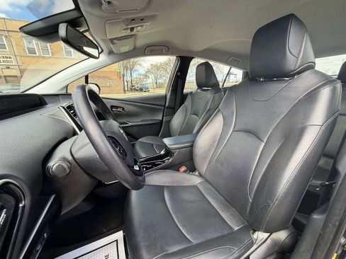 Used 2021 Toyota Prius XLE image 13