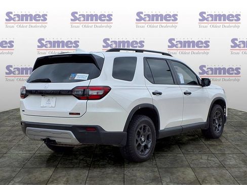 Certified 2025 Honda Pilot TrailSport image 7