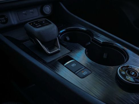 Used 2025 Nissan Rogue SV AWD/4WD image 31