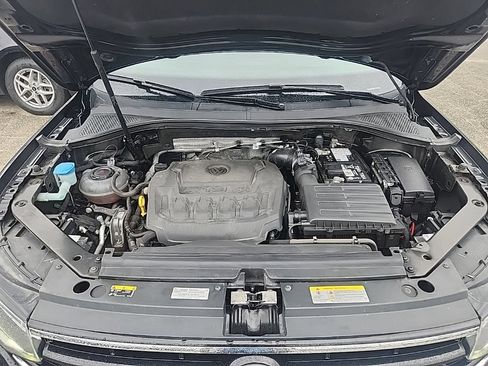 Certified 2024 Volkswagen Tiguan SE R-Line AWD/4WD image 21